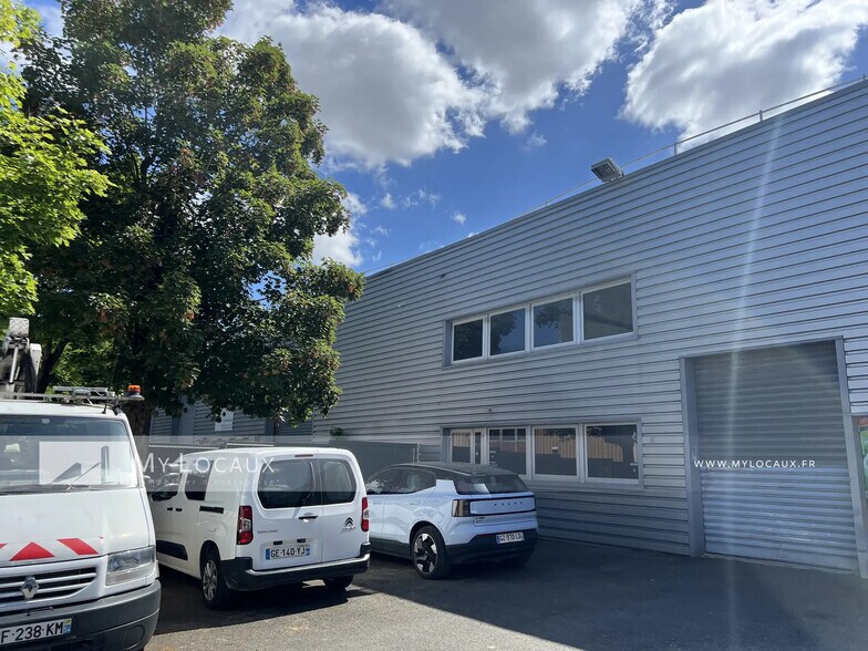 Industrial in Éragny for sale - Building Photo - Image 1 of 6