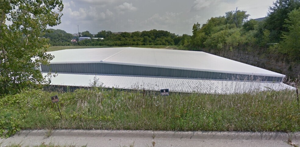 190 N Crescent Ridge Dr, Dubuque, IA for sale - Primary Photo - Image 1 of 1