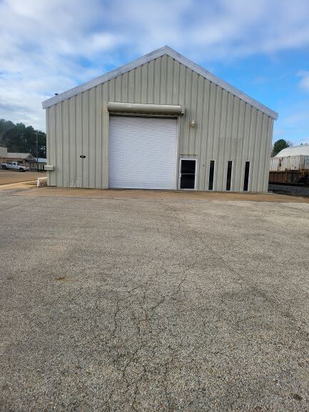 411 S Commerce St, Kilgore, TX for lease - Building Photo - Image 2 of 8