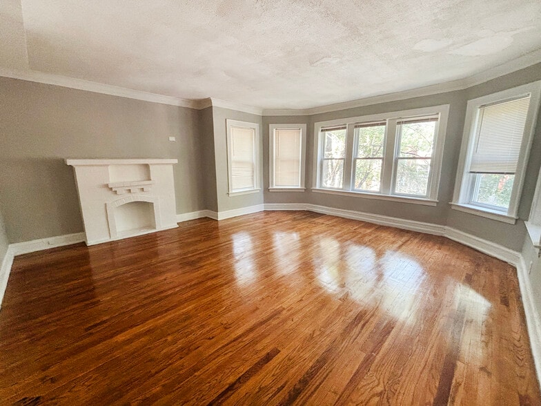 Ellis Avenue Portfolio portfolio of 2 properties for sale on LoopNet.com - Building Photo - Image 2 of 12