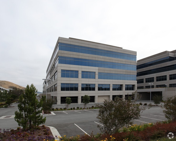 333 Oyster Point Blvd, South San Francisco, CA for lease - Building Photo - Image 2 of 19