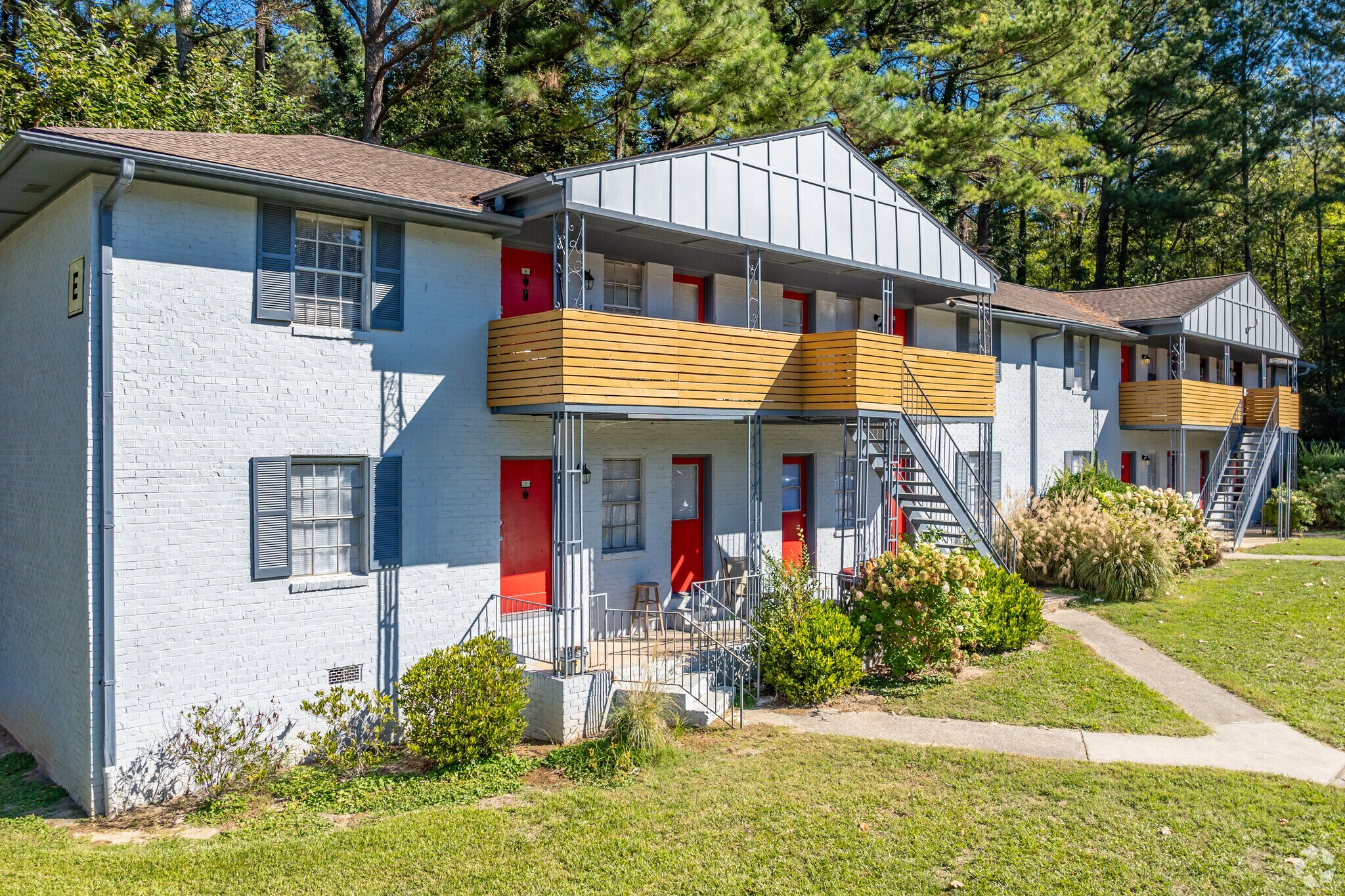 1466 Rockcut Rd, Forest Park, GA for sale Primary Photo- Image 1 of 1