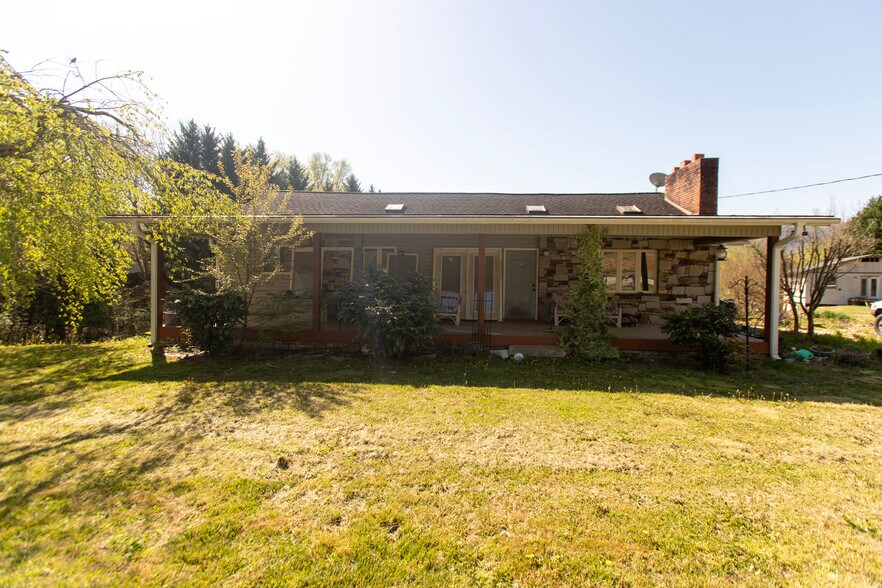 408 Hoopers Creek Rd, Fletcher, NC 28732