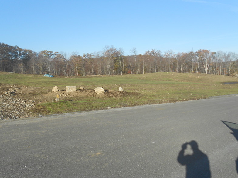 Enterprise Dr, Monroe, CT for sale - Primary Photo - Image 1 of 1