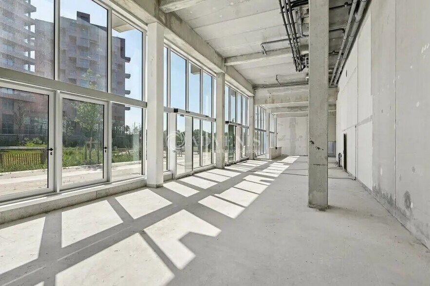 Retail in Saint-Ouen-sur-Seine for lease - Interior Photo - Image 3 of 5