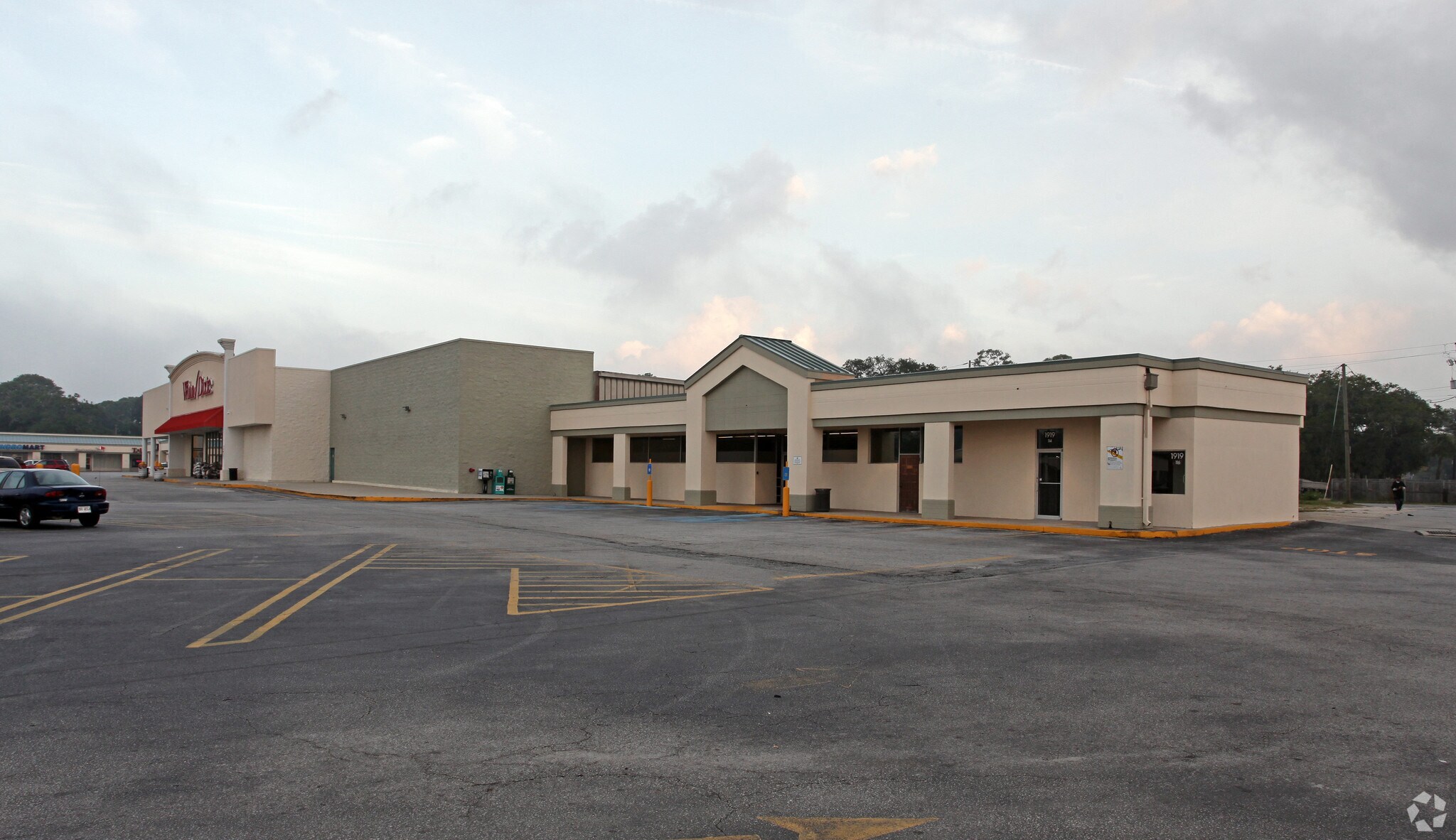 19191945 Glynn Ave, Brunswick, GA 31520 Lanier Plaza