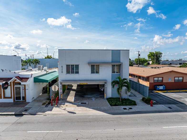 620 W 29th St, Hialeah, FL for sale - Primary Photo - Image 1 of 23