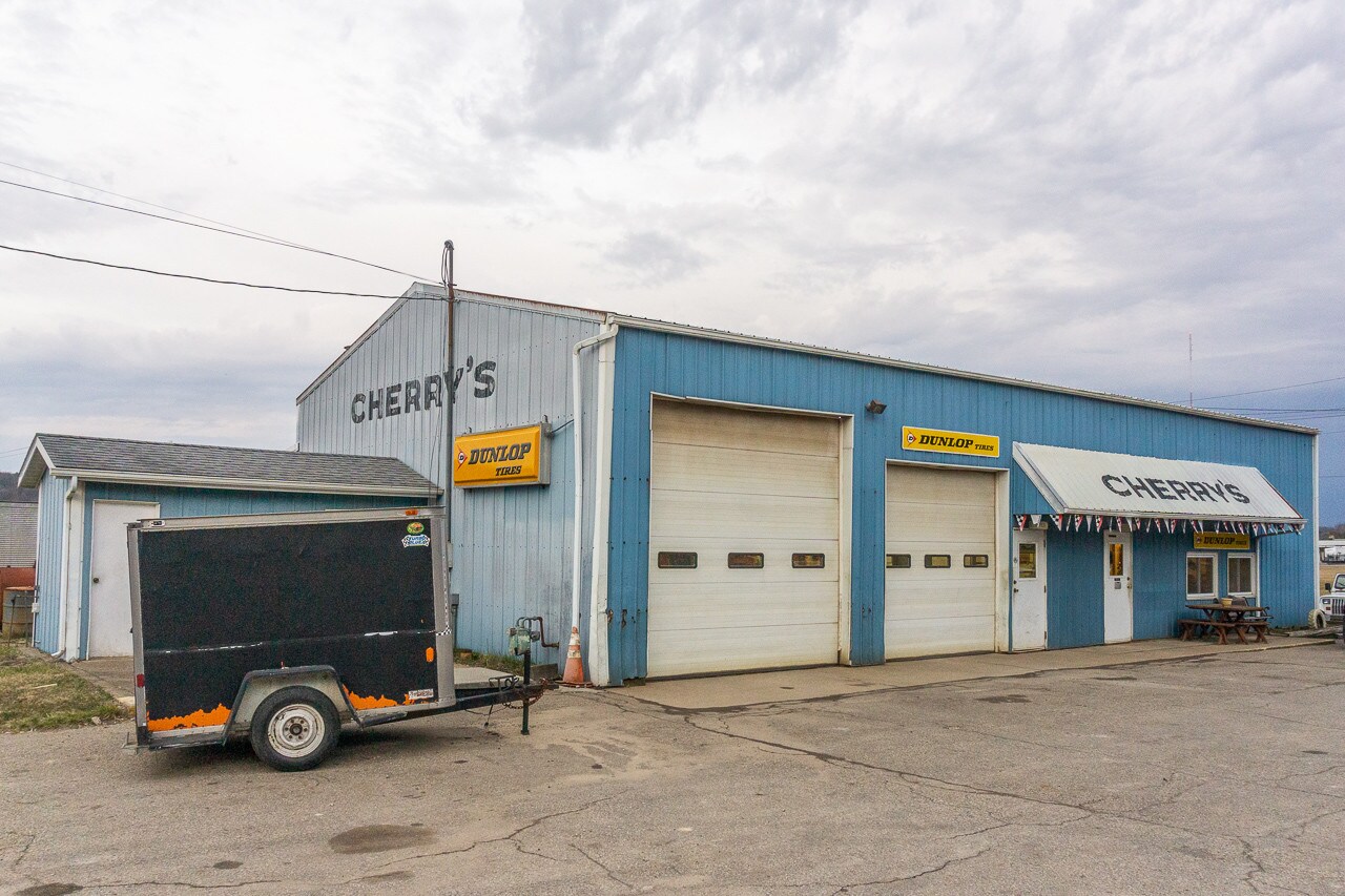 1945 E FrontLogan St, Logan, OH 43138