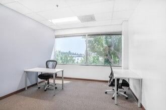 4900 California Ave, Bakersfield, CA for lease Interior Photo- Image 2 of 6