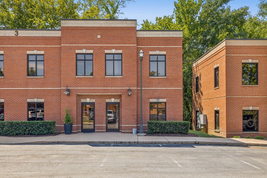 106 Mission Ct, Franklin, TN for sale - Building Photo - Image 2 of 11