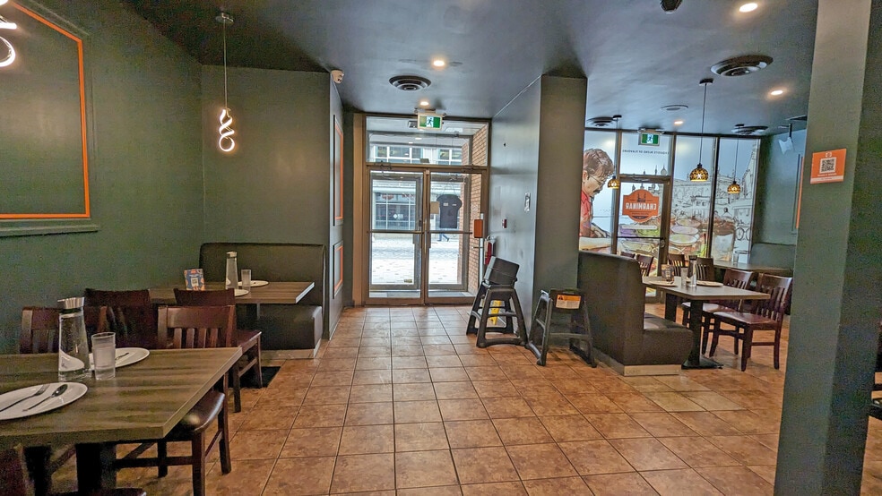 252 Dundas St, London, ON for sale - Interior Photo - Image 3 of 6