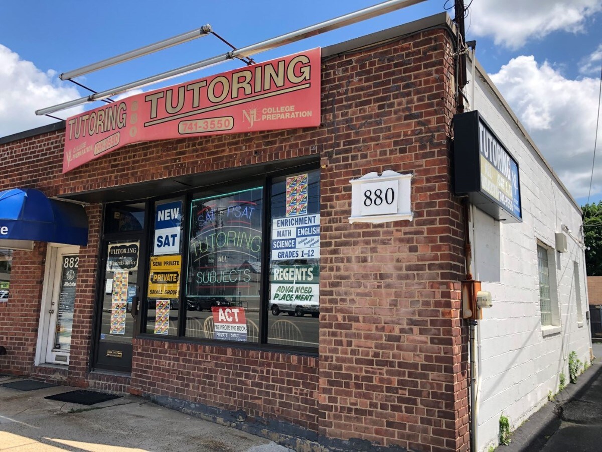 880 Willis Ave, Albertson, NY 11507