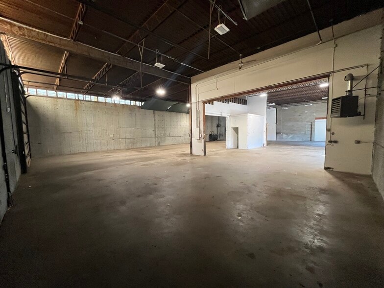 1221 Bedford St, Bridgewater, MA for lease - Interior Photo - Image 2 of 5