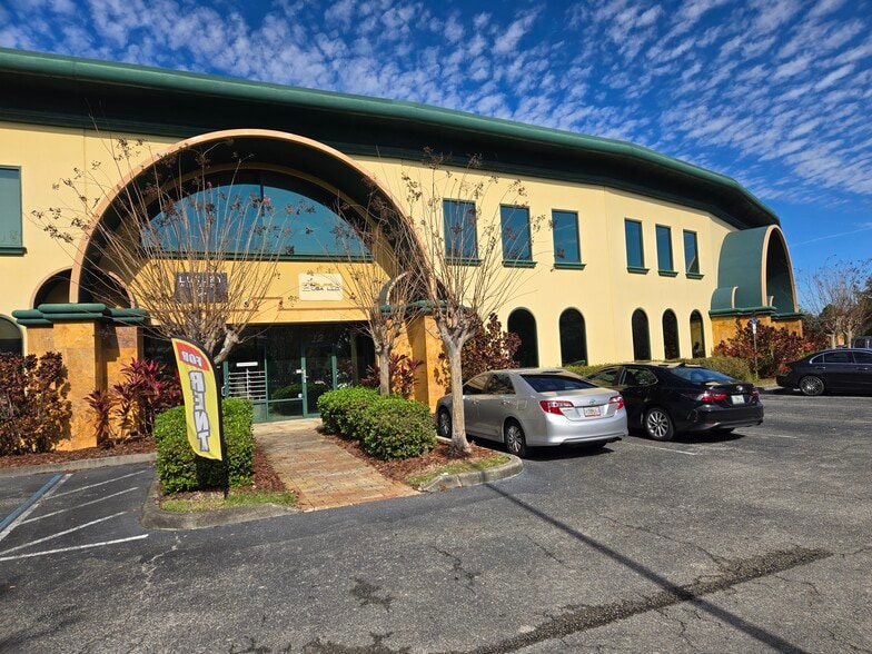 6881 Kingspointe Pky, Orlando, FL for lease - Building Photo - Image 1 of 50