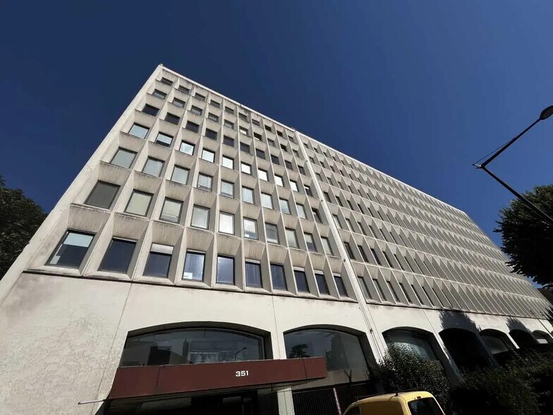 Office in Bordeaux for lease - Building Photo - Image 1 of 10