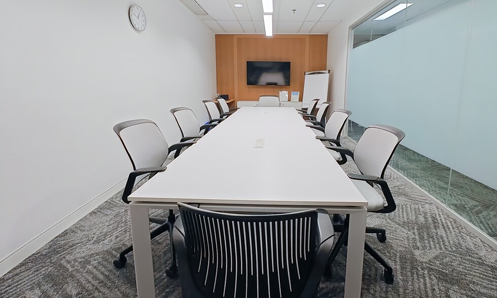 1 Dundas St W, Toronto, ON for lease - Interior Photo - Image 1 of 10