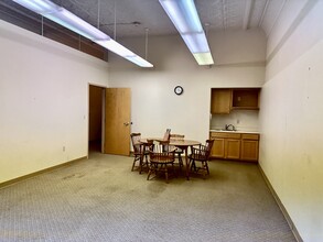 200 W Main St, Ravenna, OH for lease Interior Photo- Image 2 of 16