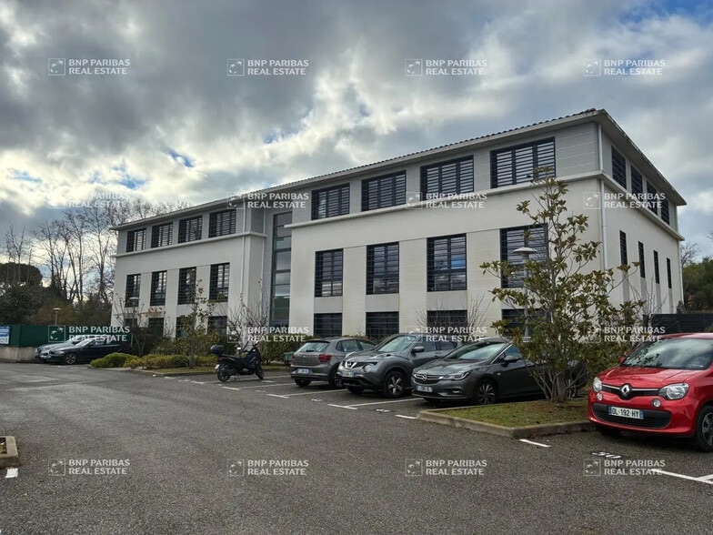 Office in Aix-en-Provence for lease - Building Photo - Image 2 of 35