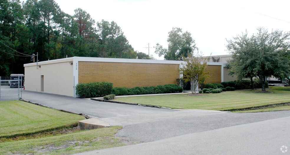 3016 Mercury Rd, Jacksonville, FL 32207