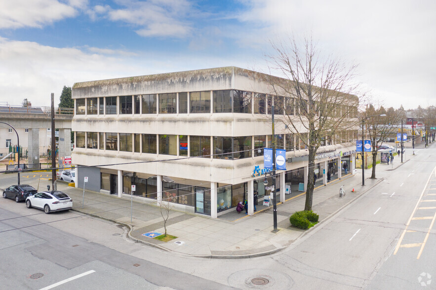 2730-2750 Commercial Dr, Vancouver, BC for lease - Primary Photo - Image 1 of 6