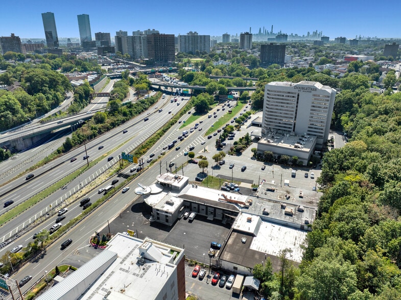 2143 Rt 4 E, Fort Lee, NJ for lease - Building Photo - Image 3 of 5