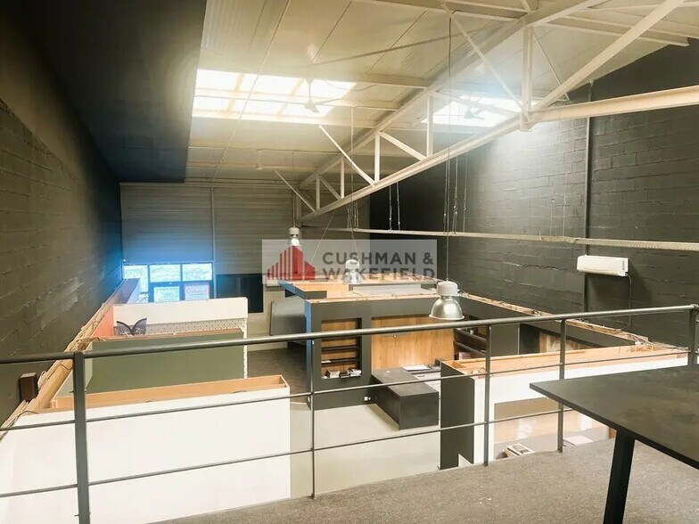 Retail in Nîmes for lease - Interior Photo - Image 1 of 2