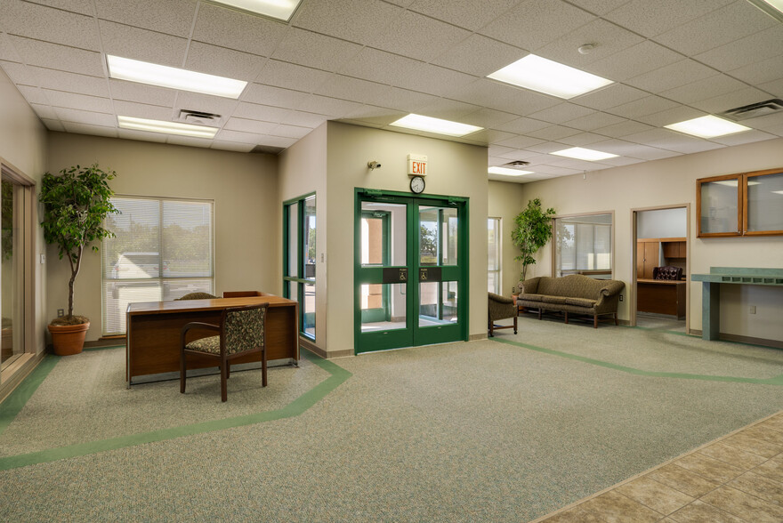 2618 Old Iowa Park Rd, Wichita Falls, TX for sale - Lobby - Image 2 of 30