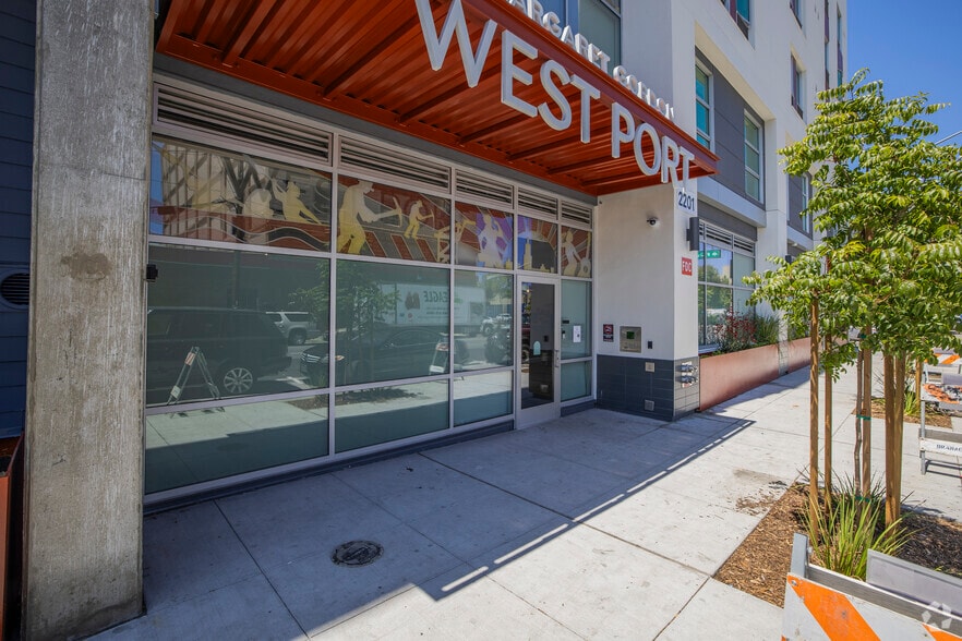 775 W Grand Ave, Oakland, CA for lease - Building Photo - Image 3 of 8
