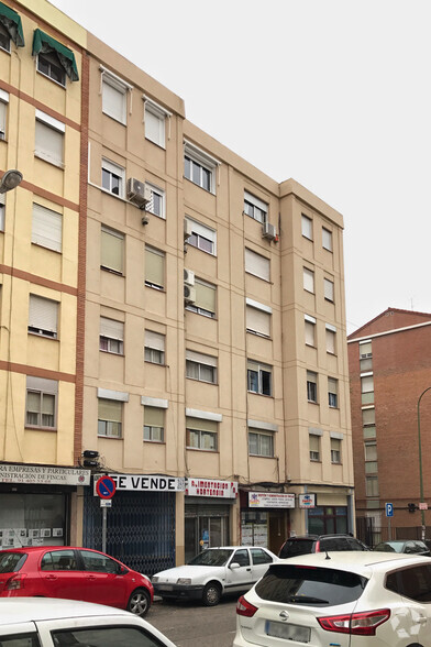 Calle De María Teresa Sáenz De Heredia, 36, Madrid, Madrid for sale - Building Photo - Image 1 of 2