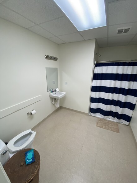 425 N Cameron St, Winchester, VA for sale - Interior Photo - Image 3 of 22