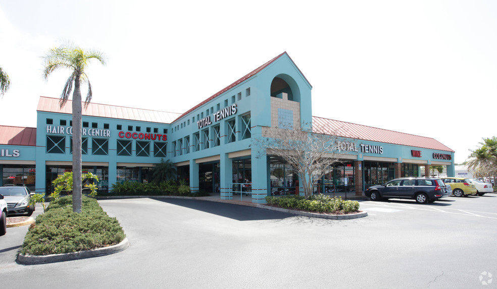 2300 Bee Ridge Rd, Sarasota, FL for lease - Primary Photo - Image 1 of 5