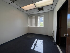 3008 Wilshire Blvd, Los Angeles, CA for lease Building Photo- Image 2 of 4