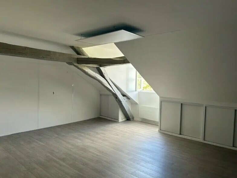 Office in Tours for lease - Interior Photo - Image 3 of 4