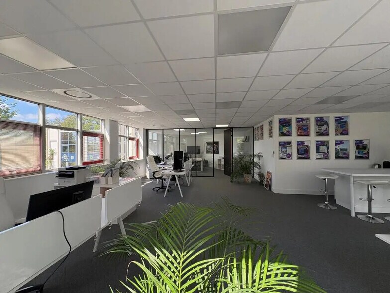 Office in Nantes for lease - Interior Photo - Image 3 of 7