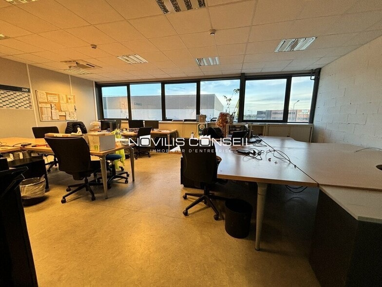 Flex in Colomiers for lease - Interior Photo - Image 3 of 8