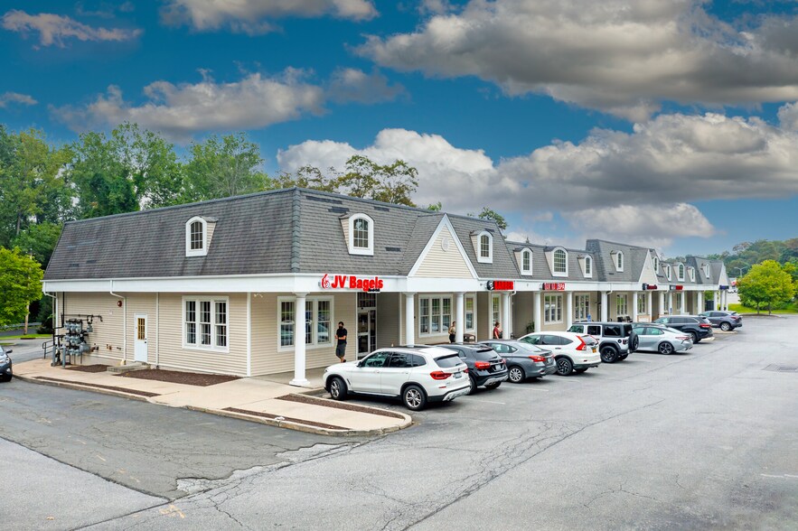 1390-1426 E Main St, Shrub Oak, NY for lease - Building Photo - Image 2 of 4