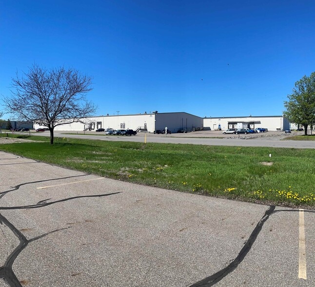 21 McLeland Rd, Saint Cloud, MN for lease - Building Photo - Image 2 of 16
