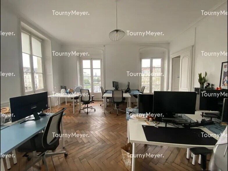 Office in Nantes for lease - Interior Photo - Image 1 of 3