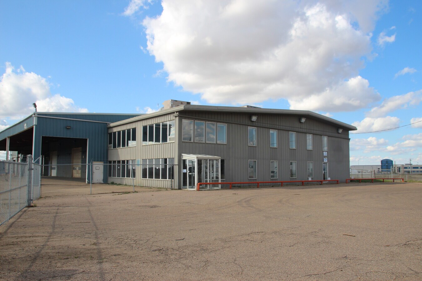 1806 5 St, Nisku, AB T9E 7V5