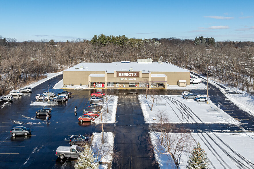 690 W State St, Burlington, WI for sale - Building Photo - Image 1 of 21