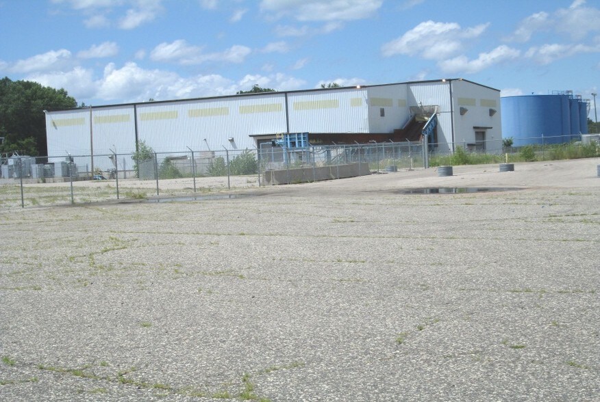 100 Wisconsin River Dr, Port Edwards, WI for sale - Building Photo - Image 1 of 1