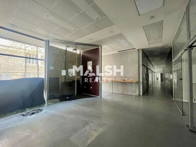 Retail in Lyon for lease - Interior Photo - Image 2 of 13