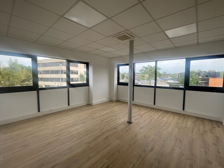 Office in Reims for lease - Interior Photo - Image 3 of 6