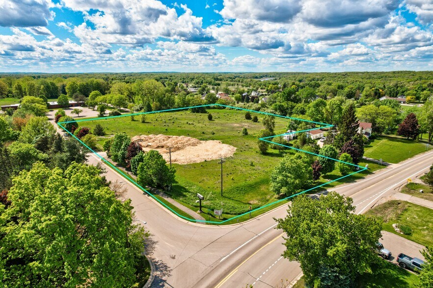 12750 Fountain Square, Davisburg, MI for sale - Building Photo - Image 1 of 8