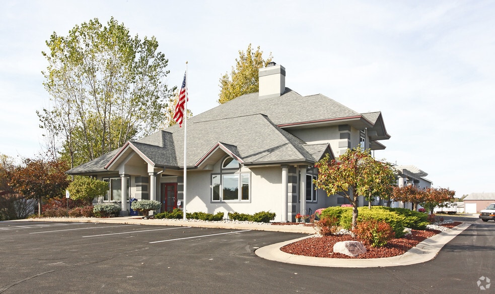 2525 N Eastman Rd, Midland, MI 48642