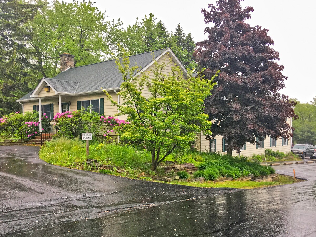 11 Knob Rd, Mount Pocono, PA 18344