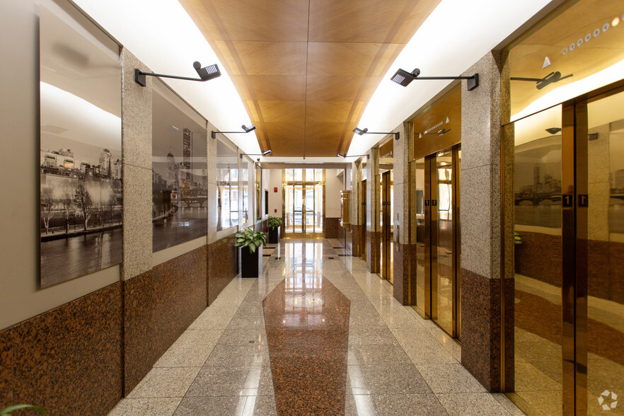 84 State St, Boston, MA for lease - Lobby - Image 3 of 5