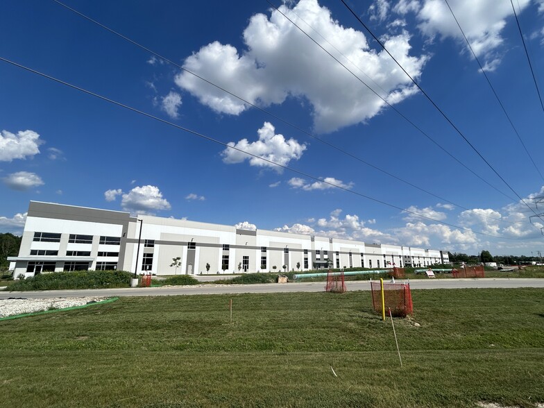 N102W19200 Willow Creek Pky, Germantown, WI for lease - Building Photo - Image 2 of 2