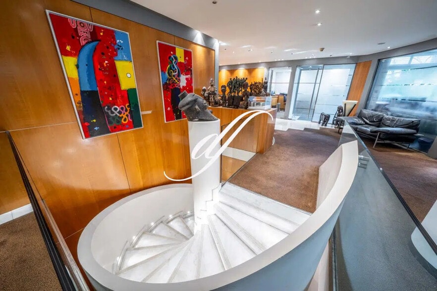 Flex in Saint-Cloud for sale - Interior Photo - Image 3 of 5