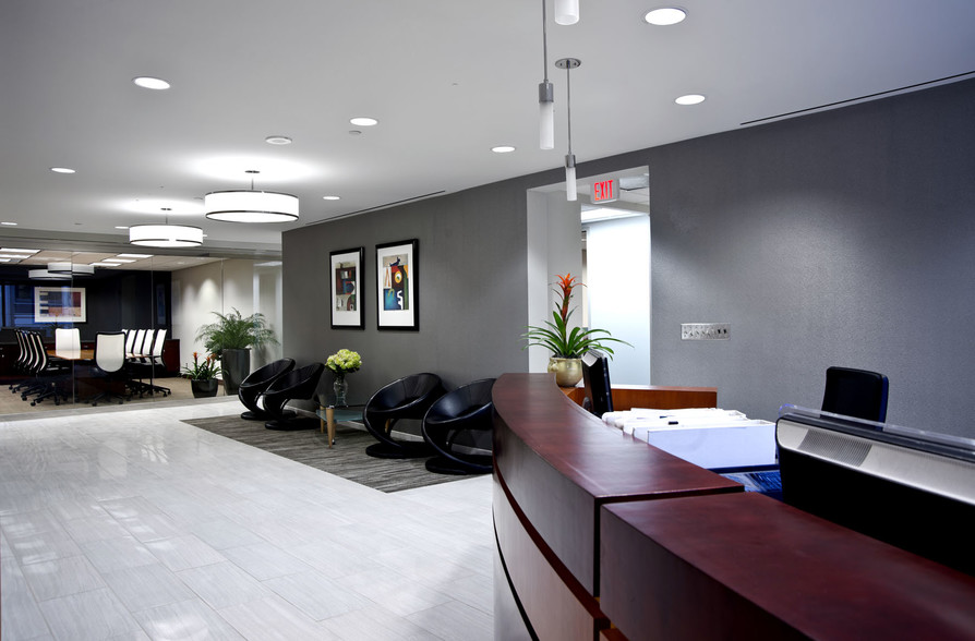 2 Wisconsin Cir, Chevy Chase, MD for lease - Lobby - Image 2 of 9